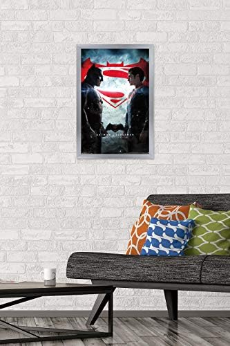 Tendenciák a Nemzetközi DC Comics Film - Batman v Superman - Egy Lapra Fali Poszter, 22.375 x 34, Fekete Keretes Változat